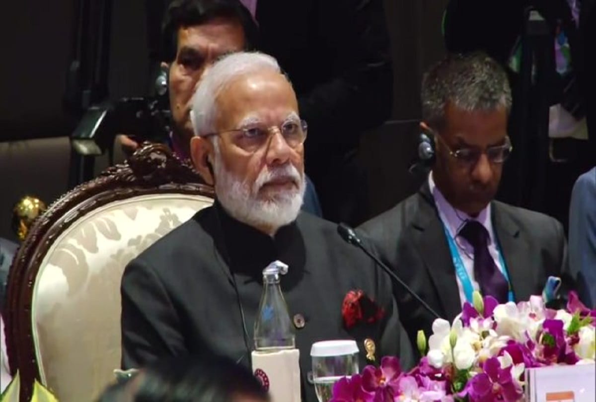 PM Narendra Modi reviewed the pollution situation in Delhi and the Gujarat cyclone situation