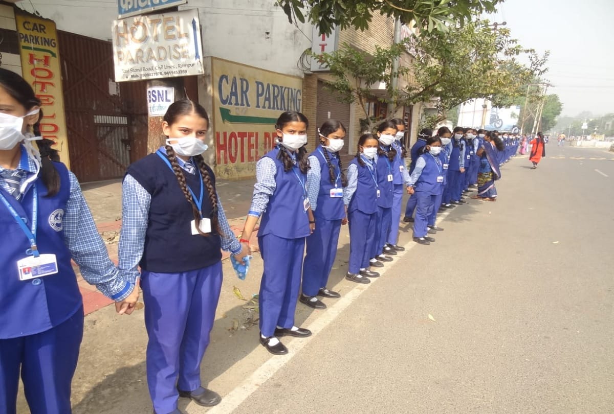 school student protest on road against stubble burning plead to farmers
