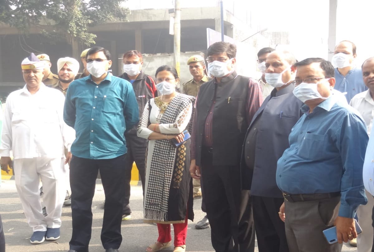 school student protest on road against stubble burning plead to farmers