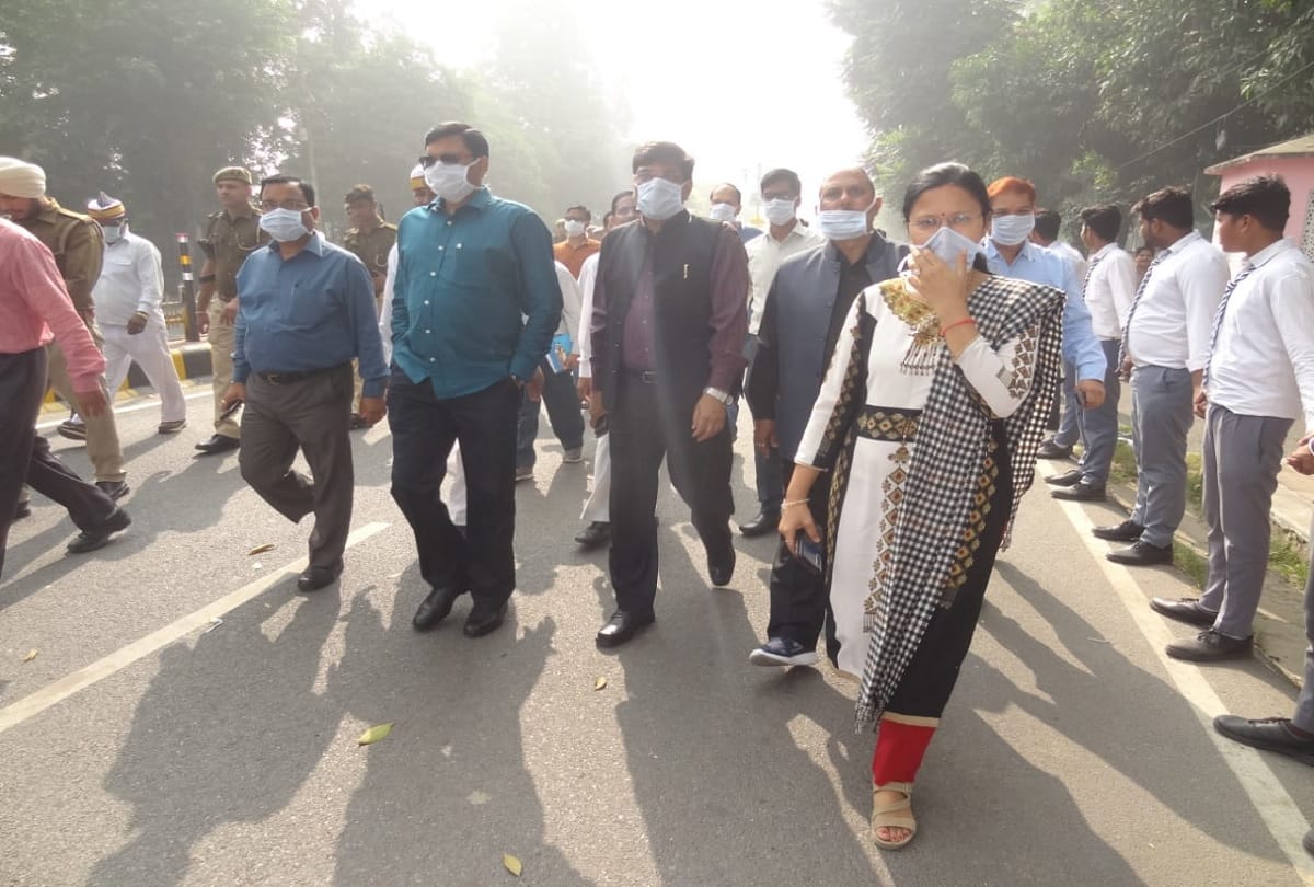 school student protest on road against stubble burning plead to farmers