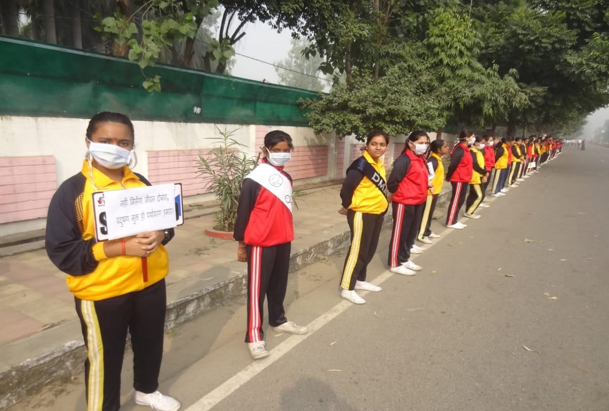 school student protest on road against stubble burning plead to farmers