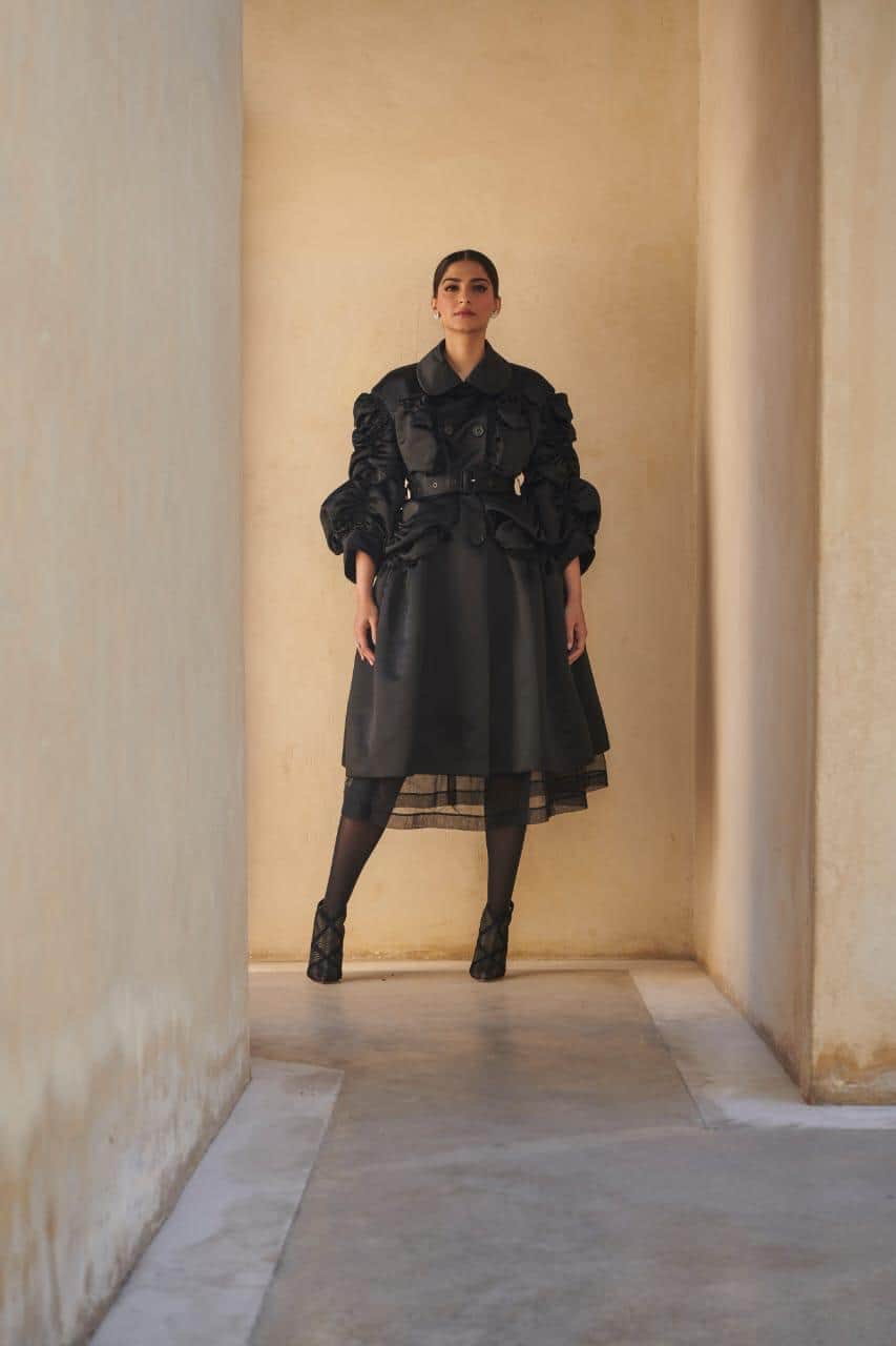 sonam kapoor repeat her footwear very smartly