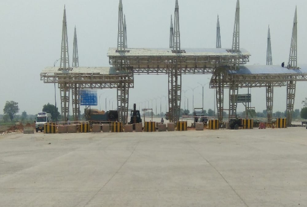 Private company collecting toll tax on Lucknow-Kanpur road