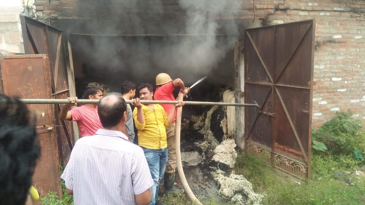 Millions lost due to fire in haat in bhadohi