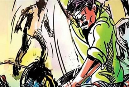 Mainpuri:बेटी की शादी में दावत नहीं दी तो पिता-पुत्र पर हमला, घर में घुसकर दबंगों ने लाठी-डंडों से पीटा - Goons Thrashed Father And Son With Sticks For Not Allowing Feast At Mainpuri:बेटी की शादी में दावत नहीं दी तो पिता-पुत्र पर हमला, घर में घुसकर दबंगों ने लाठी-डंडों से पीटा - Goons Thrashed Father And Son With Sticks For Not Allowing Feast At