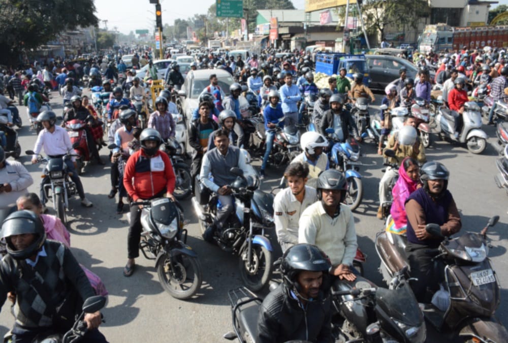 Heavy Traffic Jam during Human chain of 50 Kilometers Against single Use Plastic in dehradun