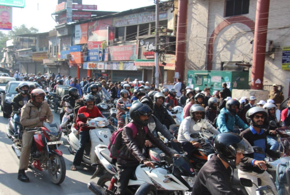 Heavy Traffic Jam during Human chain of 50 Kilometers Against single Use Plastic in dehradun