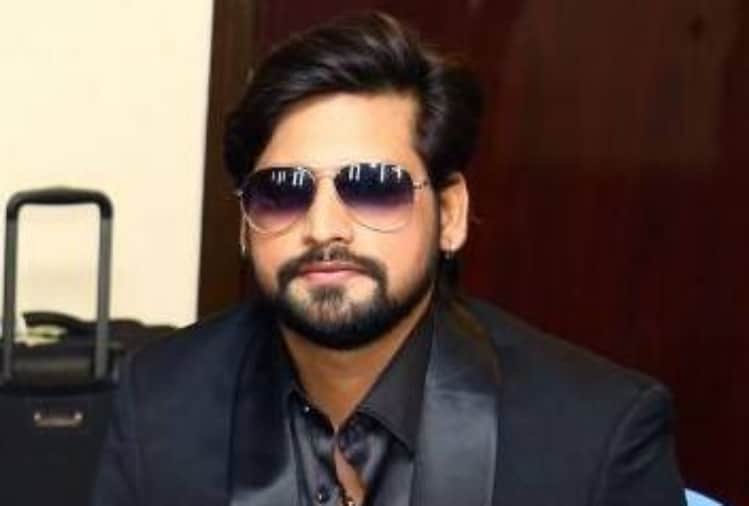 Bhojpuri Actor Rakesh Mishra Beaten when Delaying in Program
