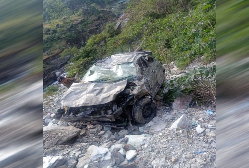 Car Fell into Ditch in gopeshwar chamoli one killed
