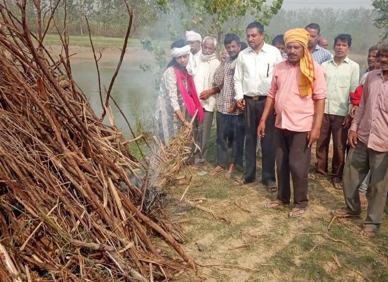 Younger sister gave fire to brother's funeral pyre