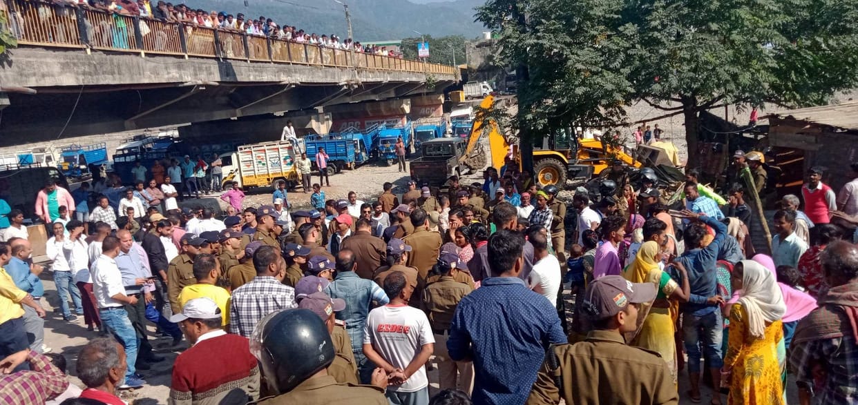 200 pucca and raw illegal construction demolished