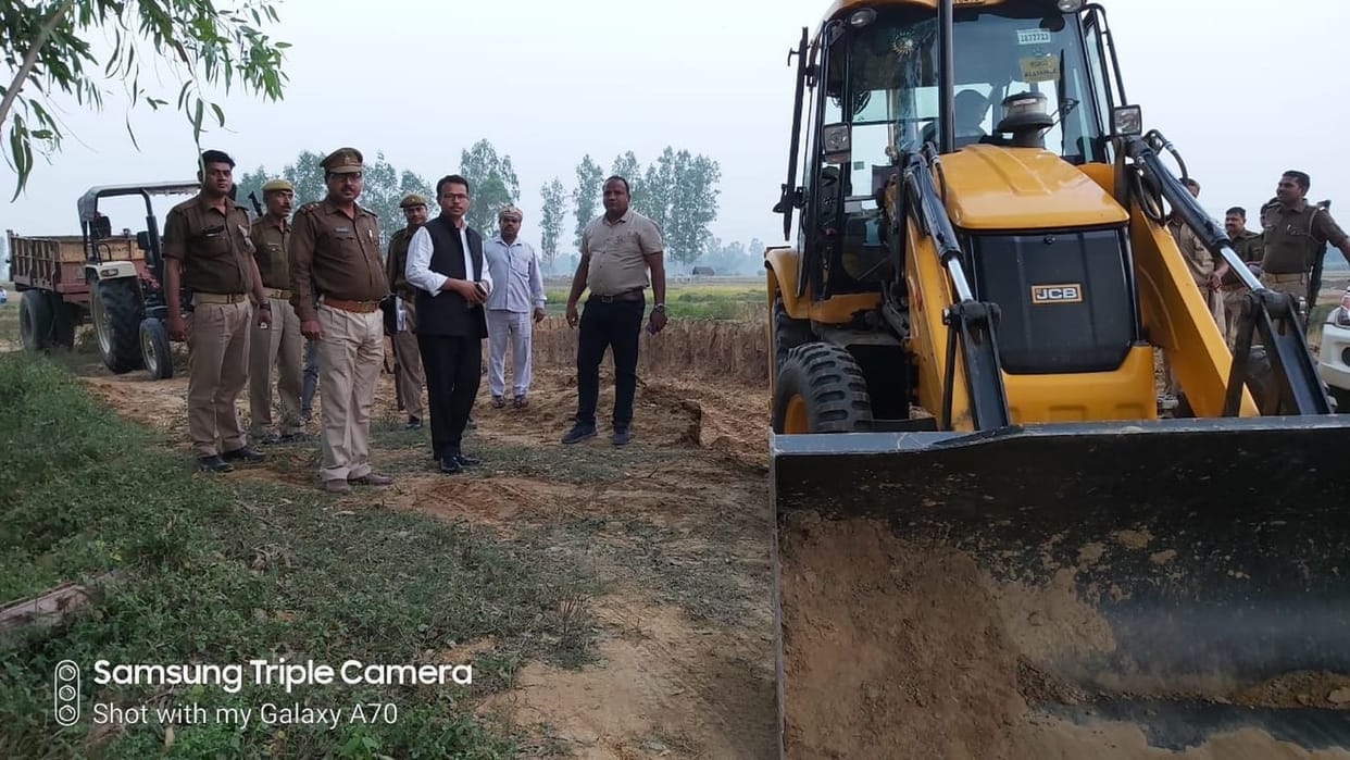 JCB and tractor seaied