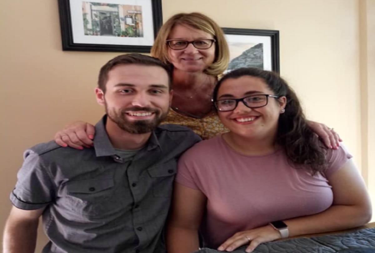 Boyfriend donates kidney to girlfriend father Both met on a dating app