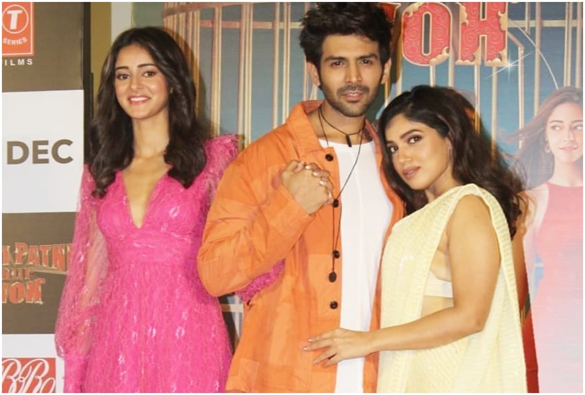 ananya panday promote film pati patni aur woh in pink lace dress