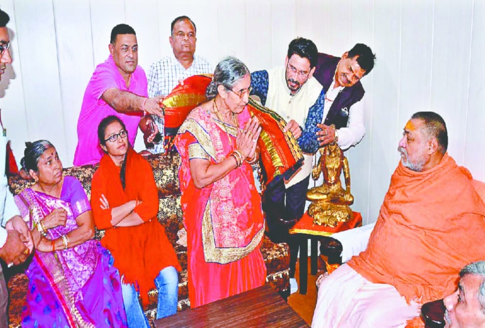 Jashodaben's Urmila as much tenacity behind Modi: Shankara
