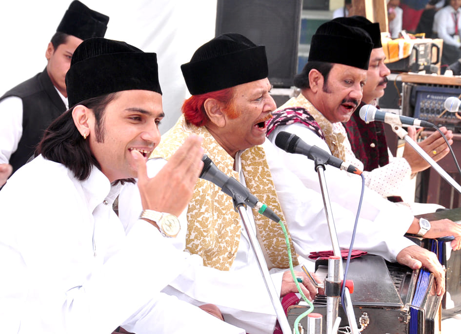 Students on Qawwali in SPS