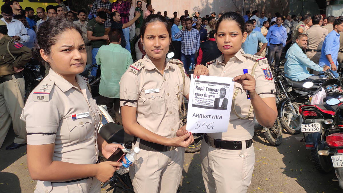 Delhi police women police officers also participation in the protest demanding for justice