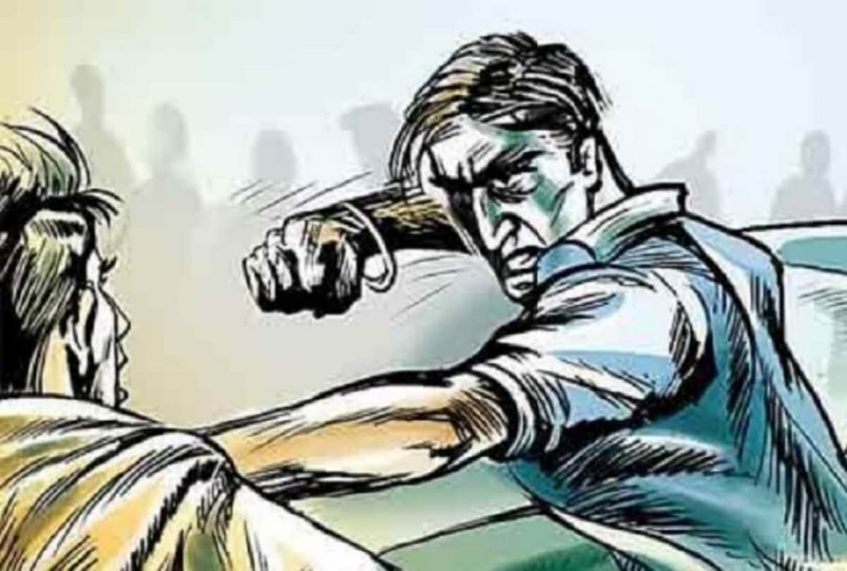 Bhojpuri Actor Rakesh Mishra Beaten when Delaying in Program