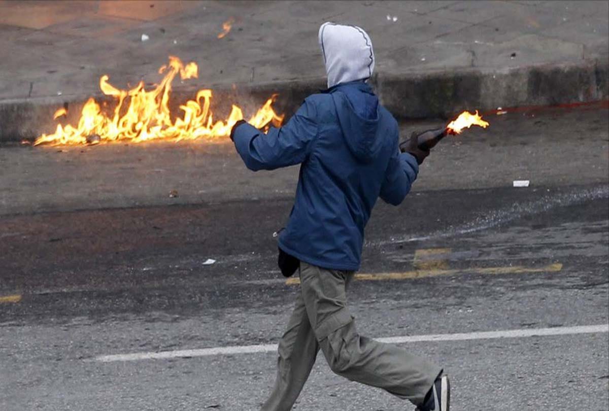 Five miscreants involved in throwing petrol bomb on police and army arrested in Downtown Srinagar