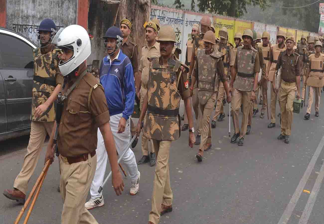 police and lawyers dispute in kanpur, strike continue