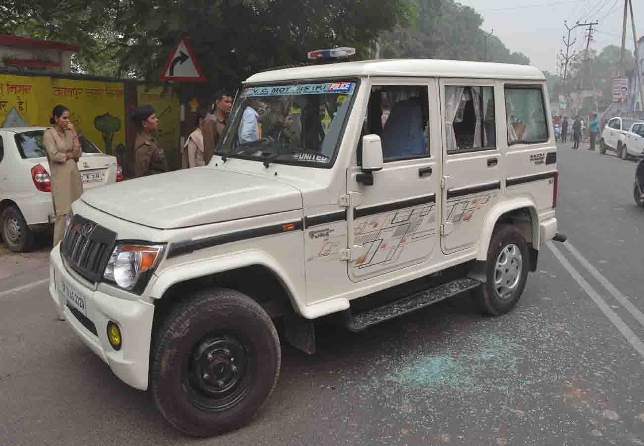 police and lawyers dispute in kanpur, strike continue