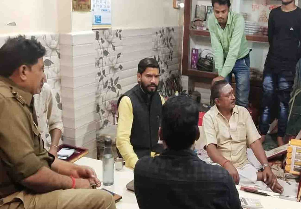 Theft in jewellery shop in chitrakoot
