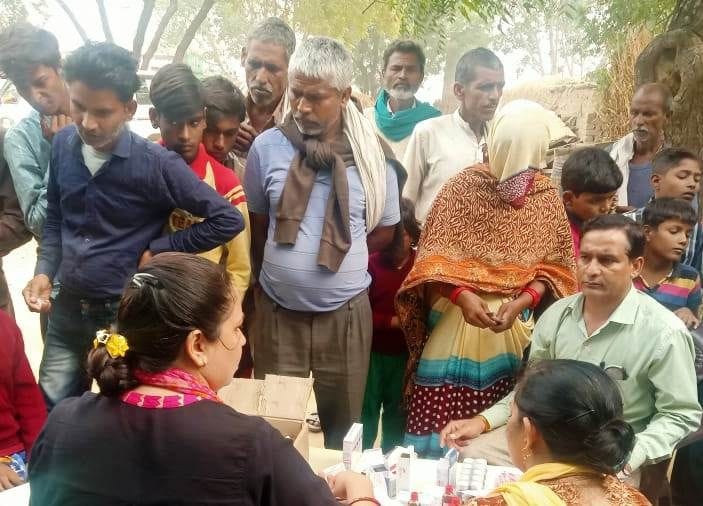Health camp set up in Nagla Chhatti, 14 people caught in the grip of fever