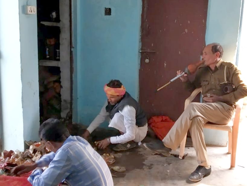Snake entered the station's shop, created a stir