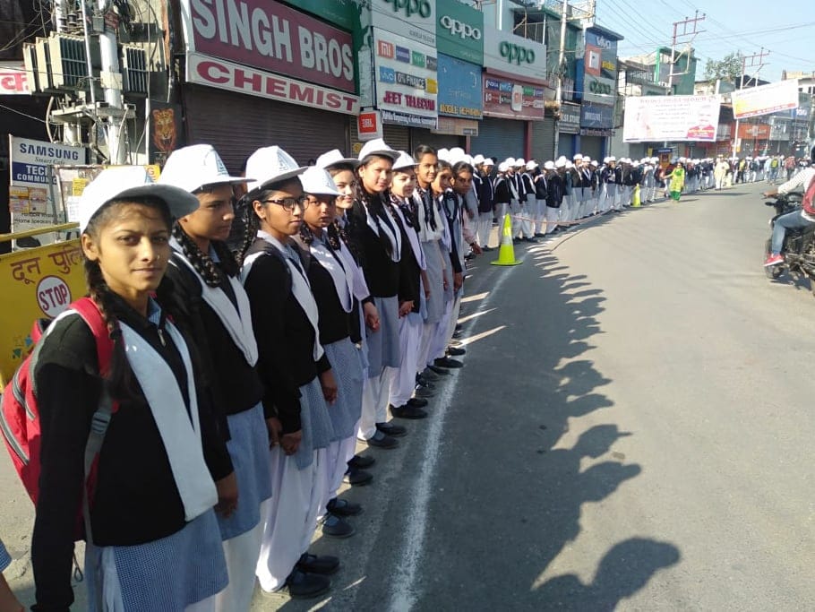 50 Kilometers Human chain Against polythene in dehradun today