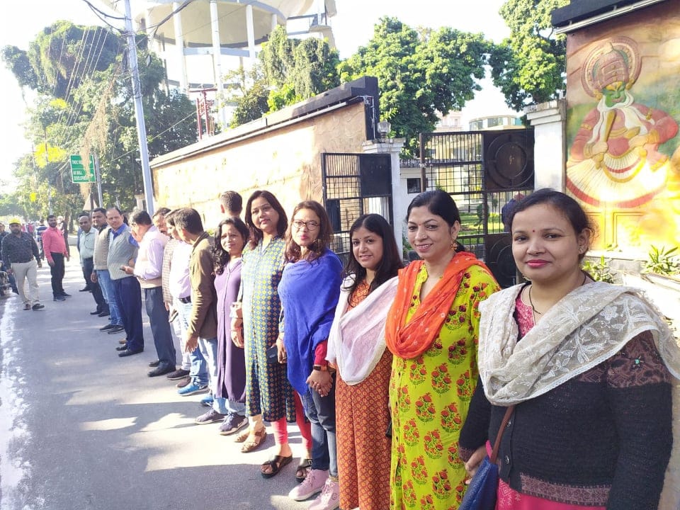 Human chain of 50 Kilometers Against single Use Plastic in dehradun photos