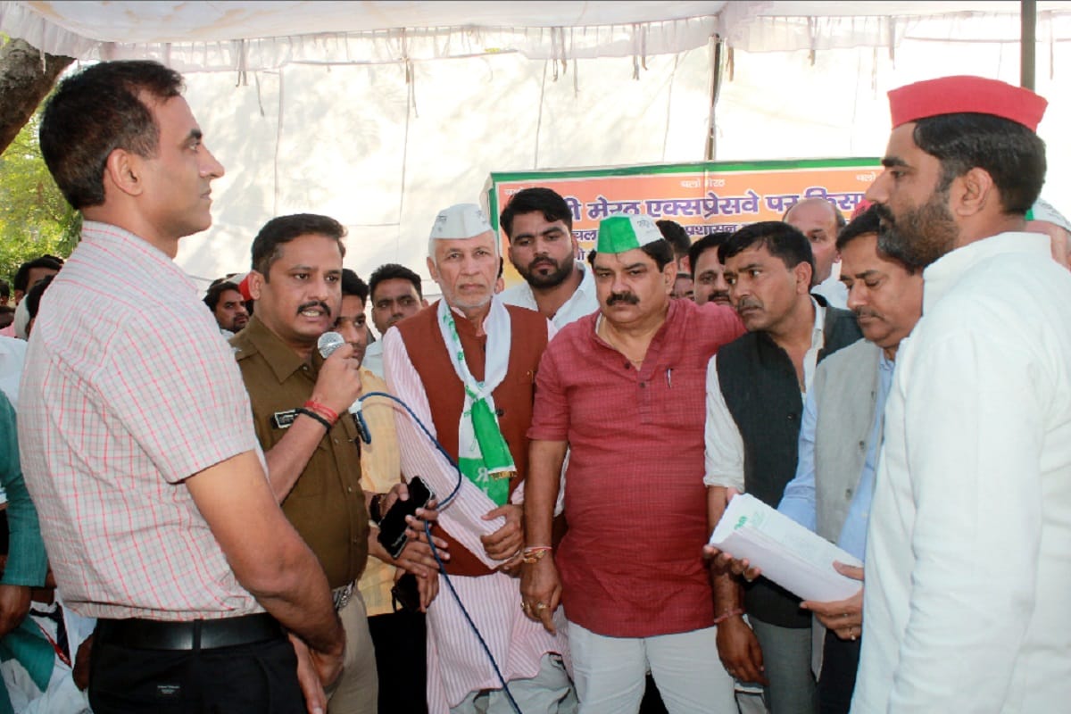 Protest of farmers ended and warn will not allow expressway work in Meerut city