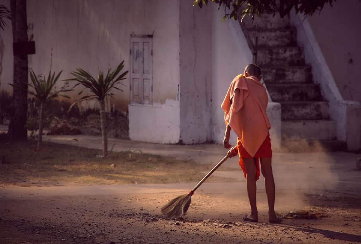 70 year old Sitaram Das Baba provides free food to 500 people daily since last 36 years
