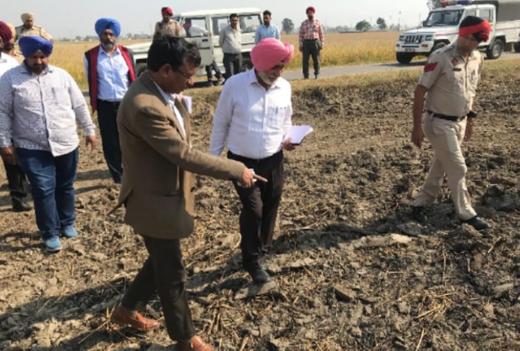 Taking action against the farmers burning paddy straw in their fields