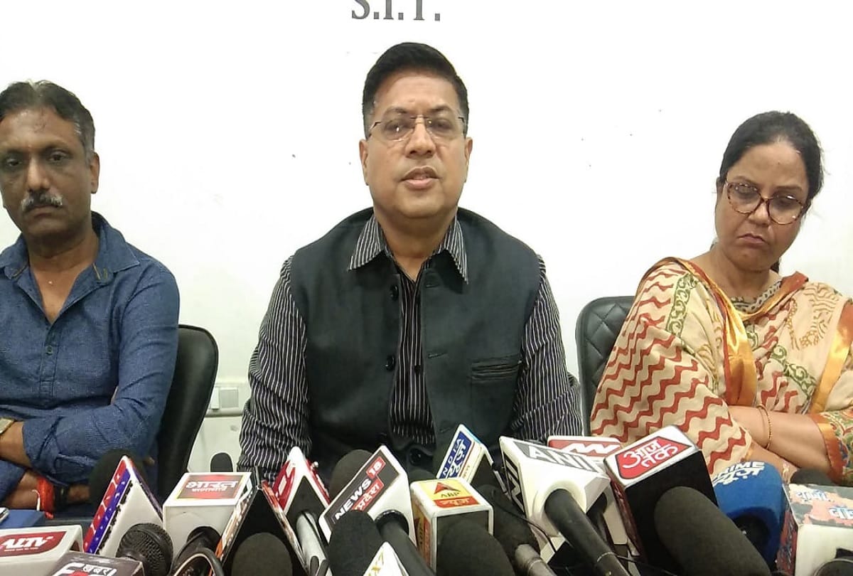 chinmayanand case BJP leader took obscene videos from student and Sanjay