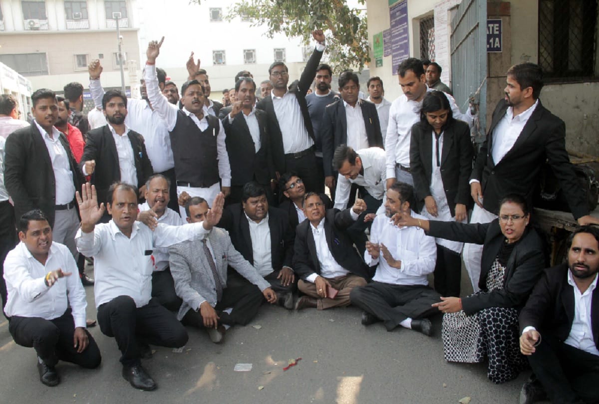 Work stopped again at tis hazari court from Monday