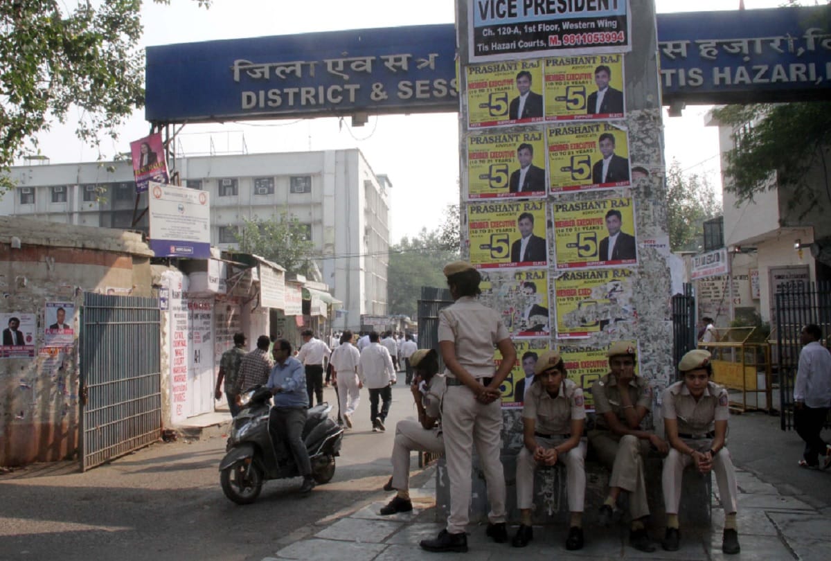 tis hazari violence A lawyer snached constable service revolver