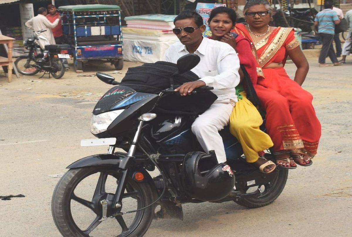traffic rules violation by policemen in mainpuri
