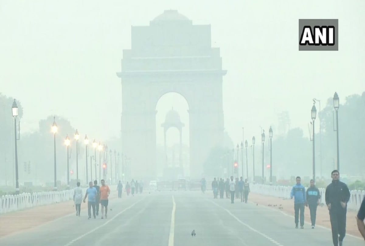 A layer of smog continues to cover the sky in delhi