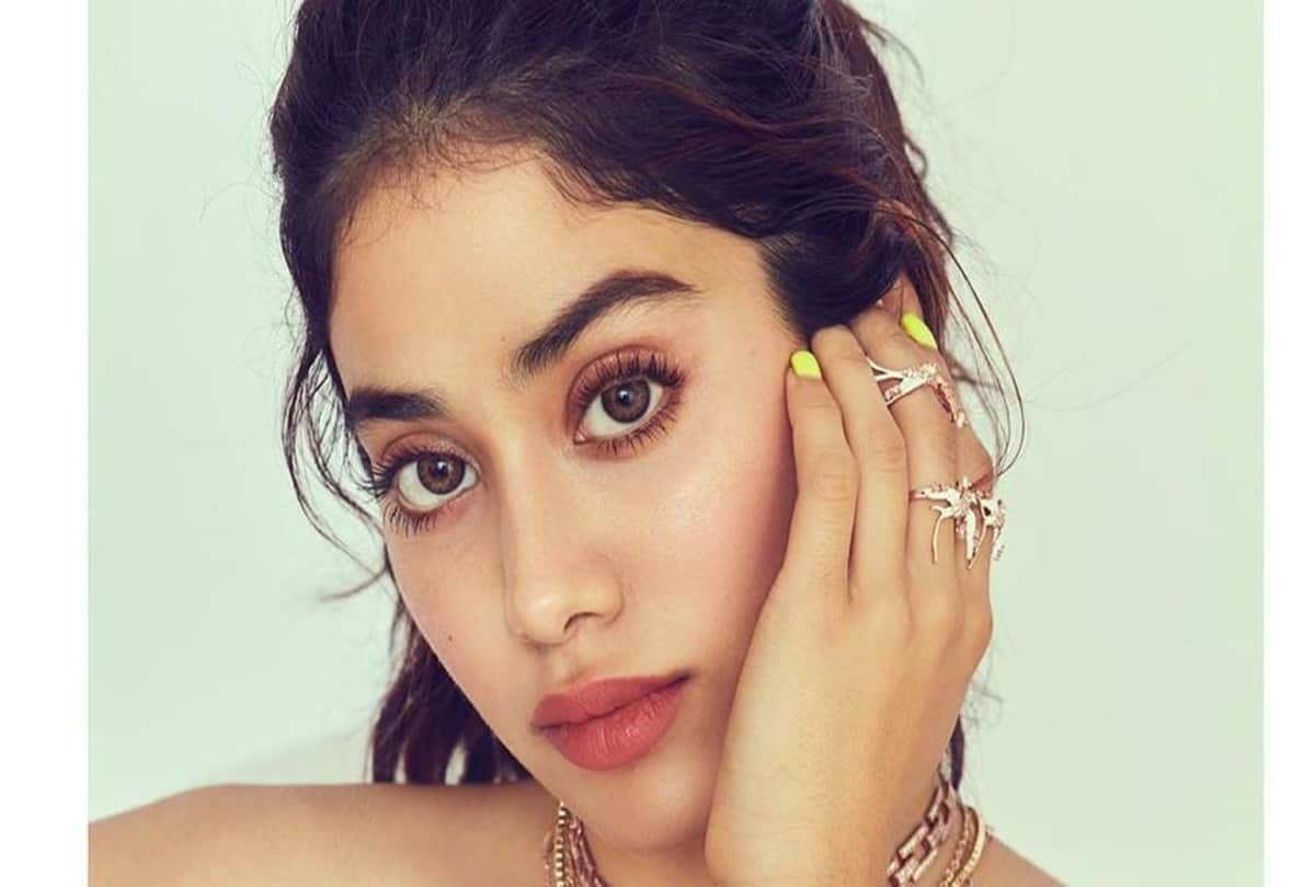 Janhvi Kapoor Looks Gorgeous In blue Gown Fans Commenting on her pics