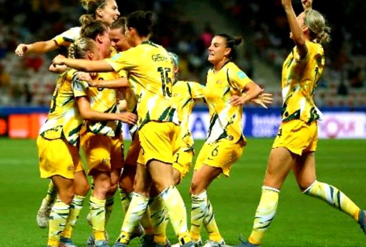 Australia's women's football team will earn the same pay as the men's team