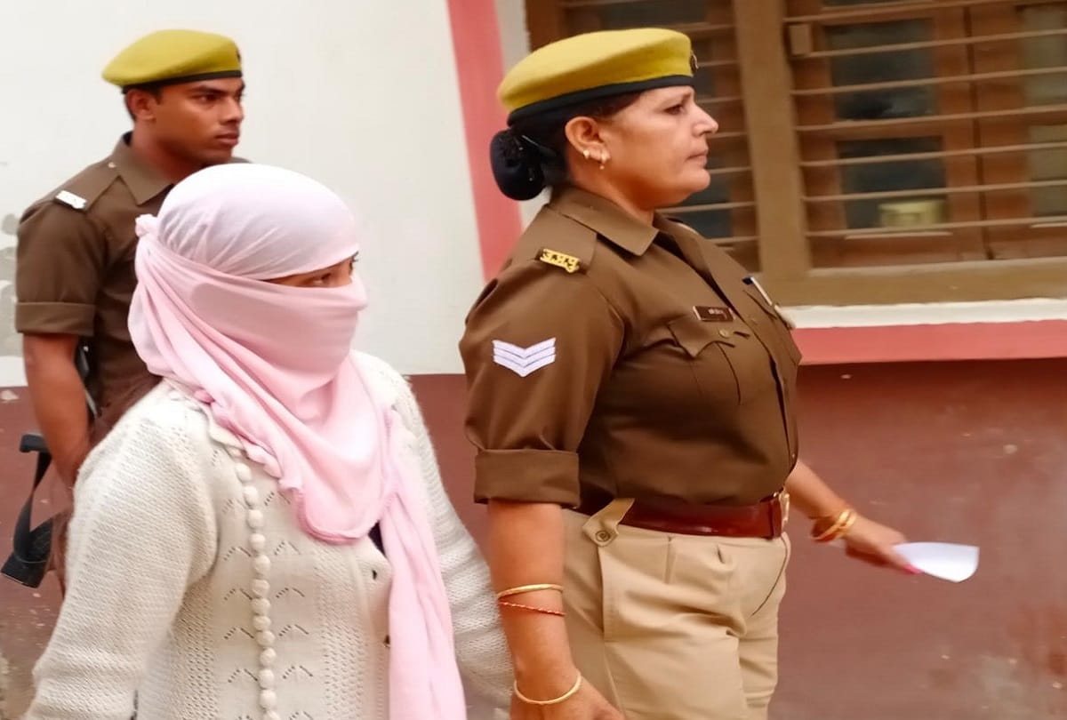 Chinmayanand Case Girl student gets bail leaves jail from car with BJP sticker 