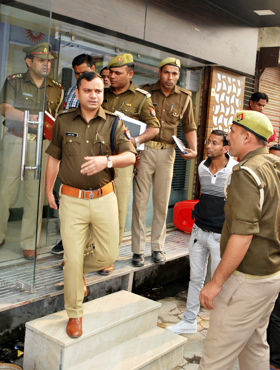 Shop shot at Saraf and looted
