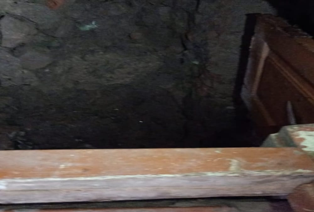 Woman Digging her House for Gold and khazana after Tantrik told in haridwar 
