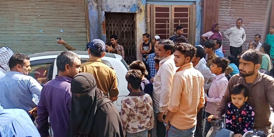 Woman Digging her House for Gold and khazana after Tantrik told in haridwar 
