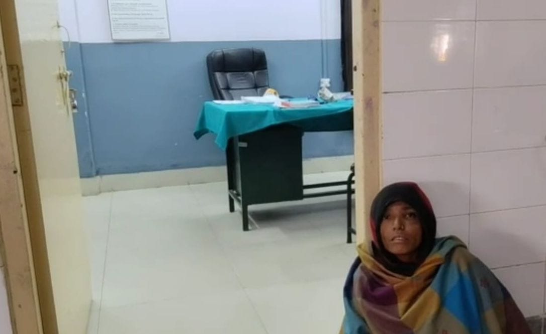no doctor in district hospital emergency in sambhal