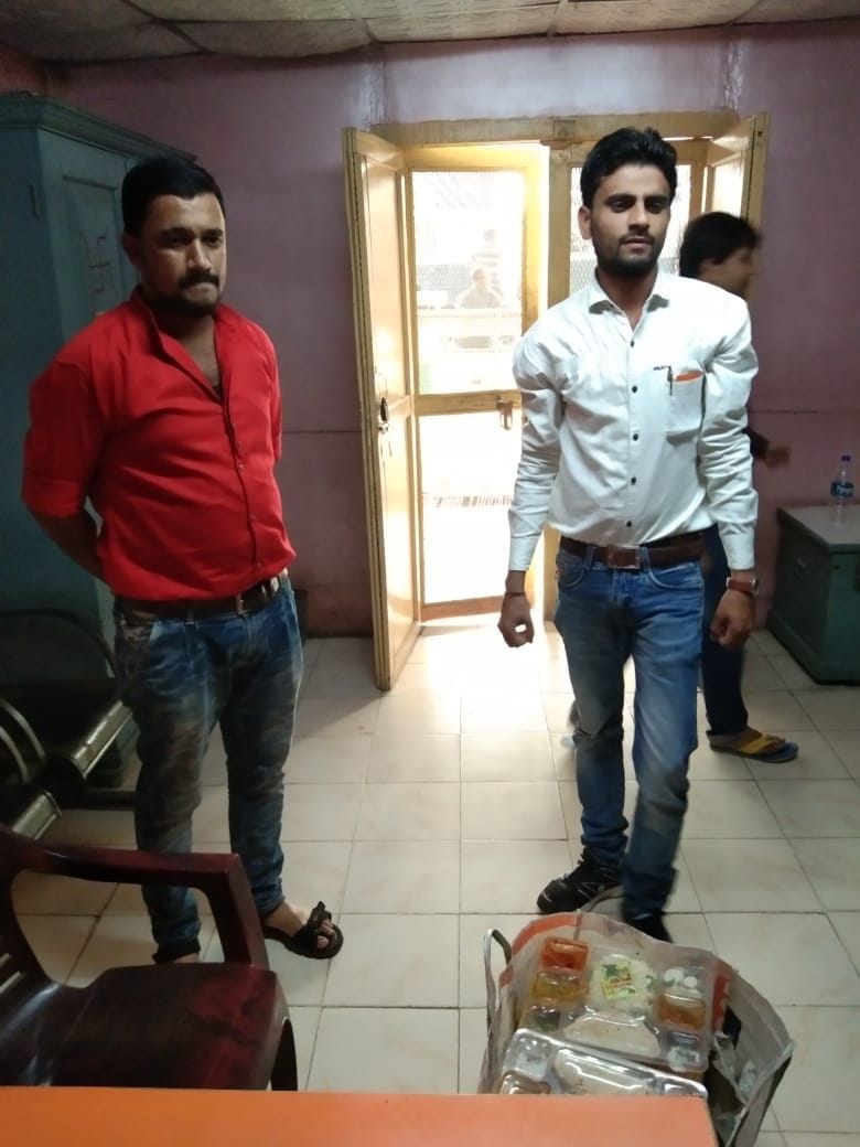 Two vendors caught illegally carrying food in train