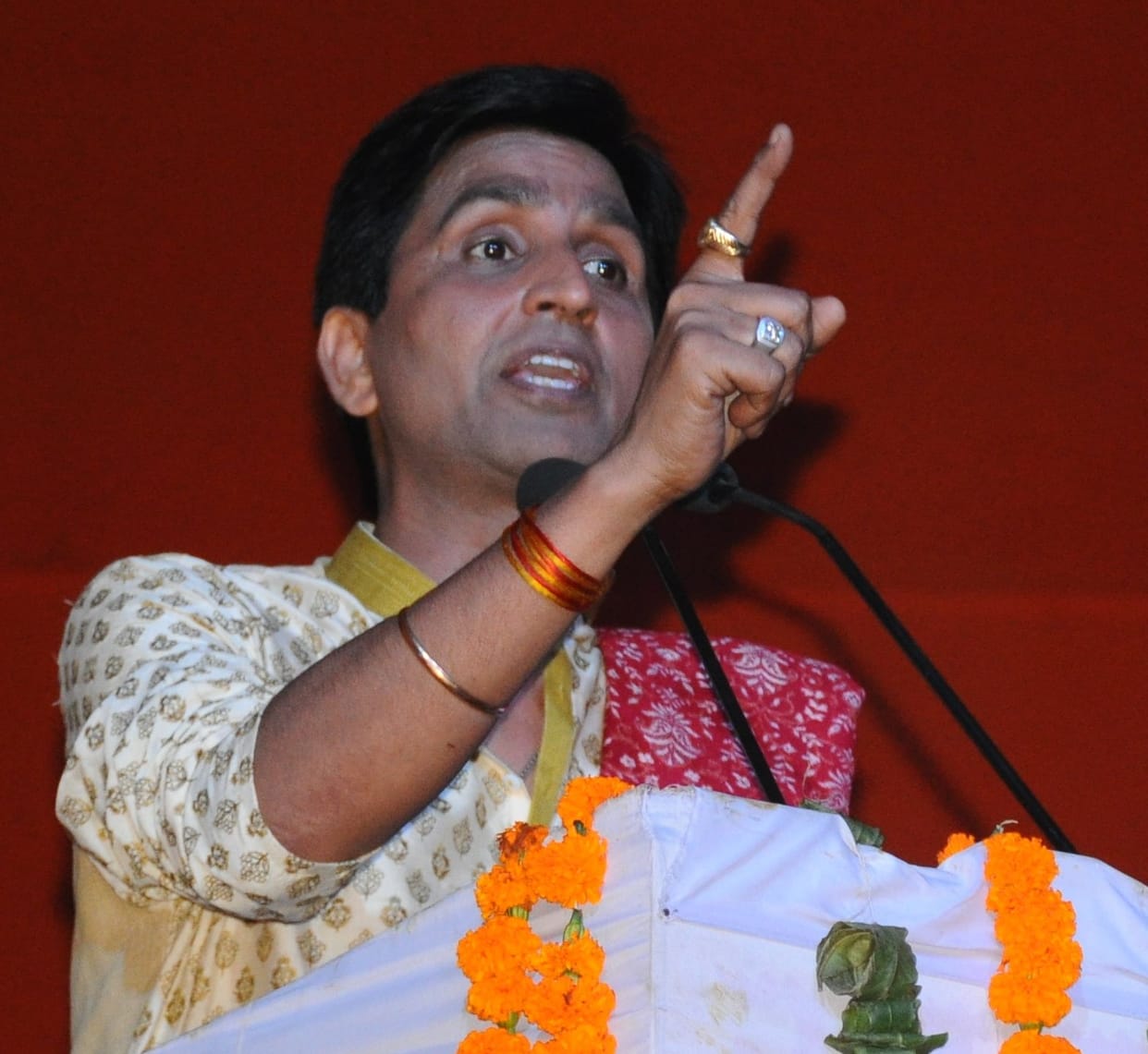 kumar vishwas in kalki mahotsaw