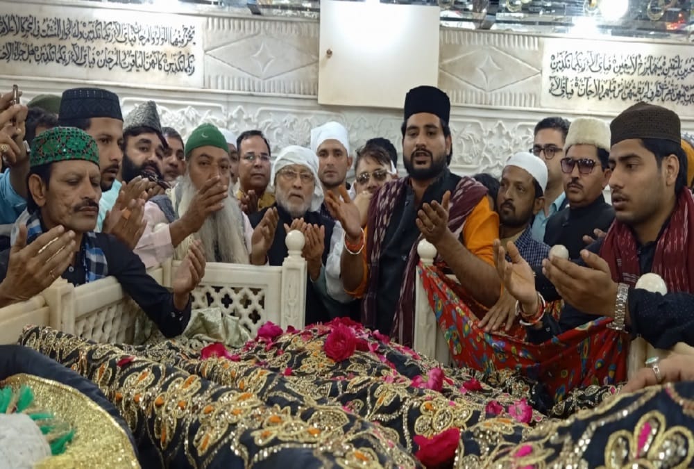 PM Narendra Modi Brother Prahlad Modi pray for ram mandir in piran kaliyar dargah