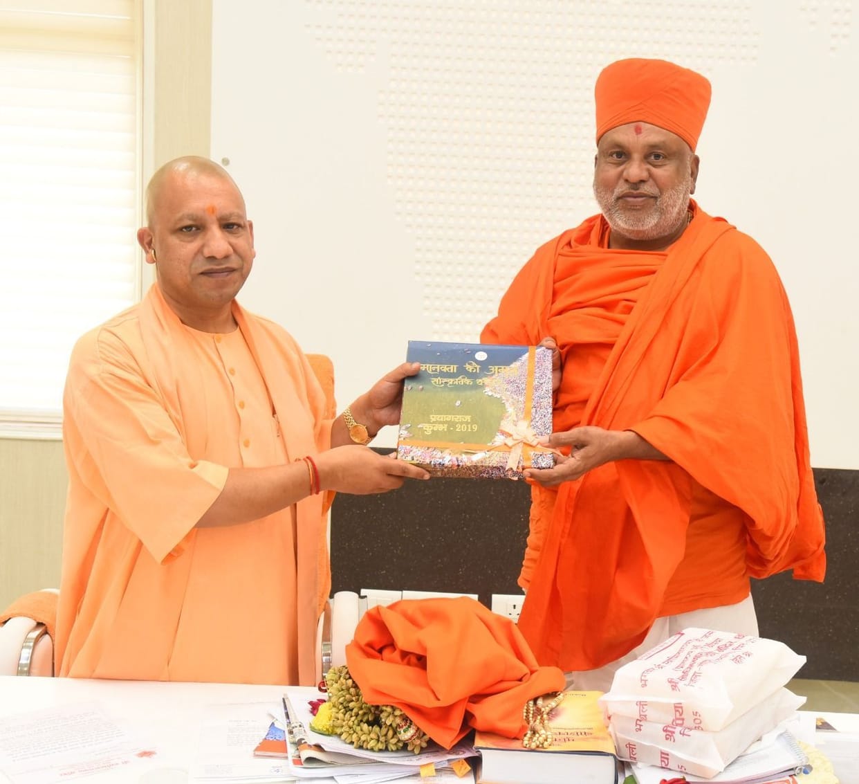 Chhapiya Mahant meet to cm and invited to visit Swaminarayan temple