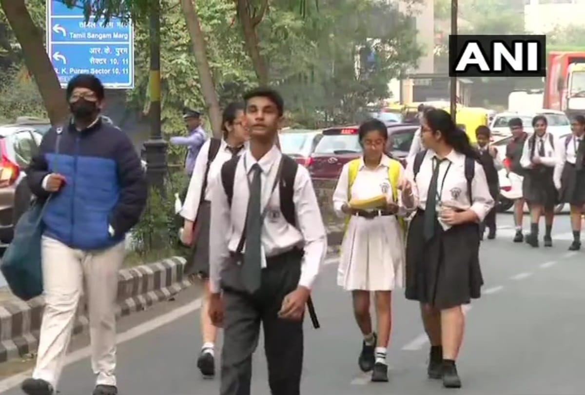 delhi air quality improves to poor level from very poor school open in delhi ncr